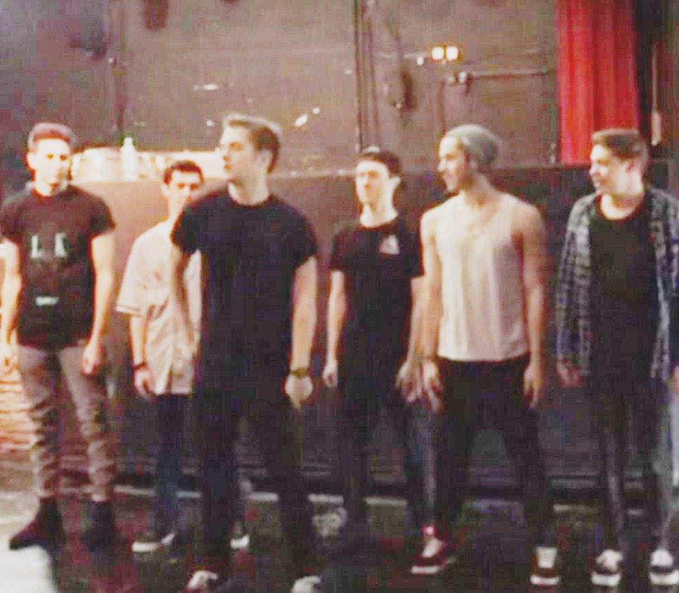 FLOWERKlD's tweet image. RT IF THEYRE YOUR FAVOURITE BOYBAND ! #SdkFollowParty @Settledownkids