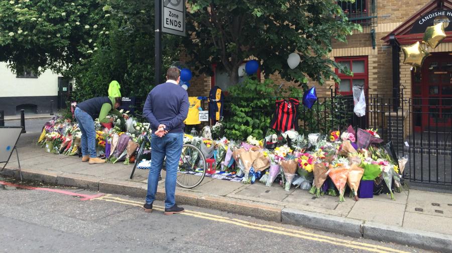 Southwark_News's tweet photo. Flowers are piling up at the scene whereTommy Blackmore died on Sat http://t.co/yG89anNDV3 http://t.co/KXPB0EqGwy