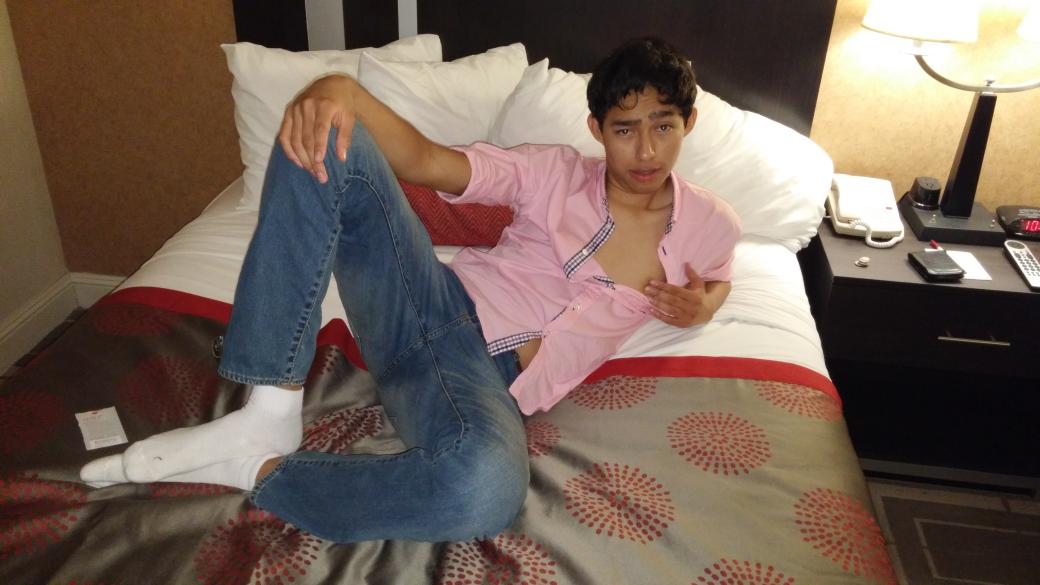 Fernanfloo's tweet photo. Hora de dormir......OJALA QUE SUEÑEN CONMIGO 🌹🌹 http://t.co/E6mlJbFcPk