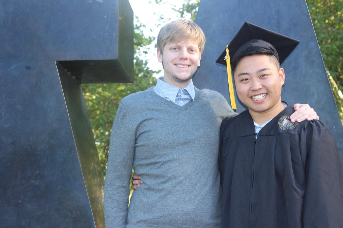 Smileydude689's tweet photo. Here's a few more of my favorite grad photos. #JustGradThings http://t.co/muEg16yQ0e