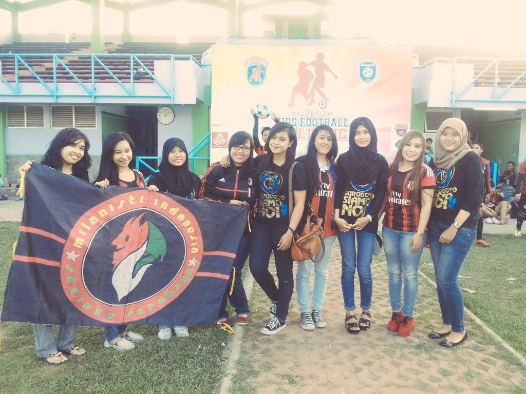 Jadi kemaren habis jadi penyemangat nih di pinggir lapangan bareng @Internona_SBY