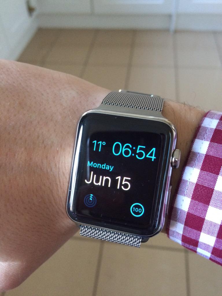 LibertyRichF's tweet photo. Not sure how to use it yet but got myself a new toy #AppleWatch http://t.co/SMVg9J7aJA