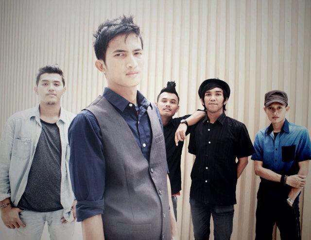 Vokalis <a href="/IscarivaBand/">Iscariva</a> namanya <a href="/boy_iscariva/">Boy ISCARIVA</a> mass boy