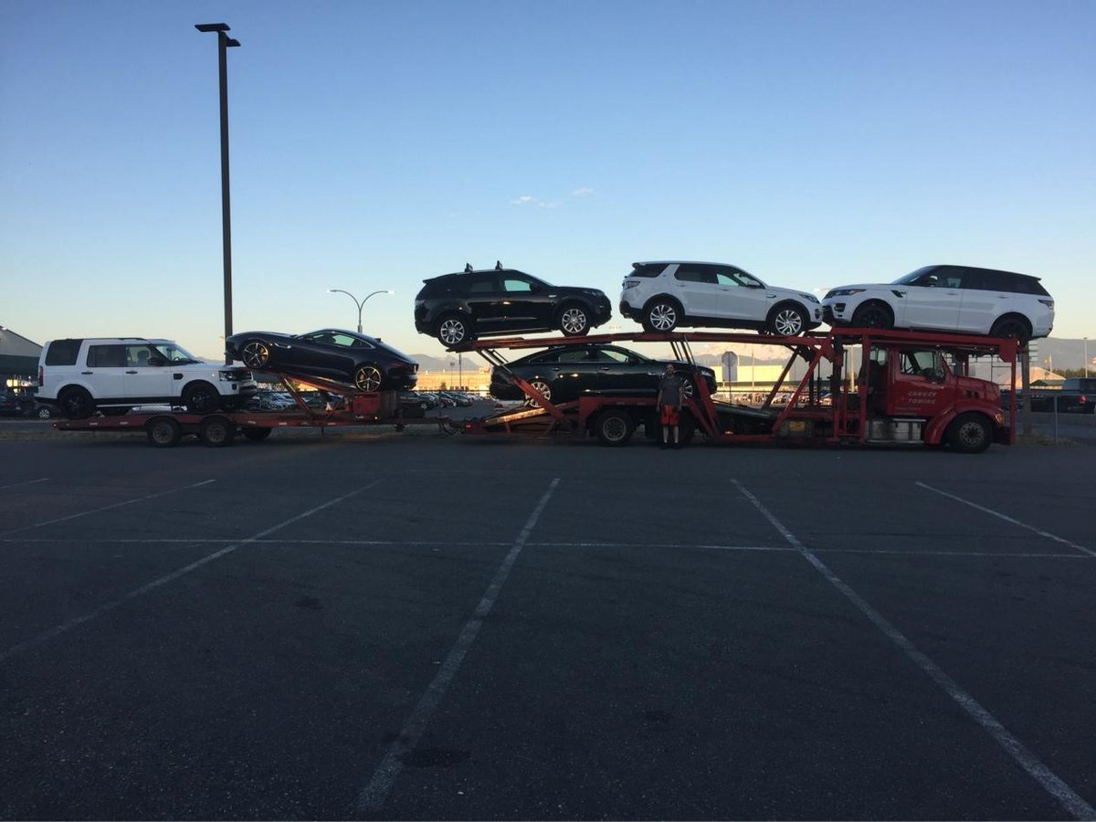 CanuckTowing's tweet photo. Charlie and Andrew loaded from the abbotsford tradex, 4 land rovers,... http://t.co/twXdPgFho1 http://t.co/pq4WNaMril