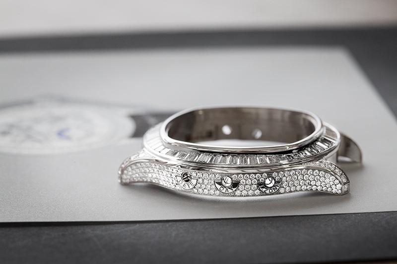 TimetatioN's tweet photo. Setting a #watch with #diamonds is #notaseasyasitseems Check out article @Piaget craftsmanship http://t.co/MWCm3cRcj3 http://t.co/gwN5bqgabo