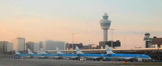 iCulture's tweet image. Schiphol gaat data beschikbaar stellen voor app-makers icultu.re/1QZqyJn door @BasVroegop