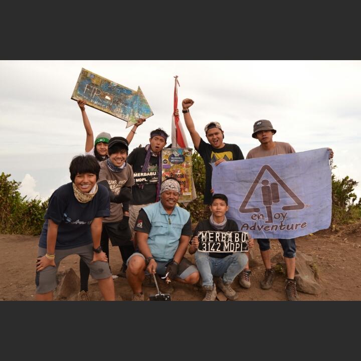 enjoy_adv's tweet photo. #Berdelapan #MtMerbabu #KentengSongo puncak hnya Bonus yg penting Kebersamaan "@infopendaki @infogunung ?enkob http://t.co/7QeVTjmi1f