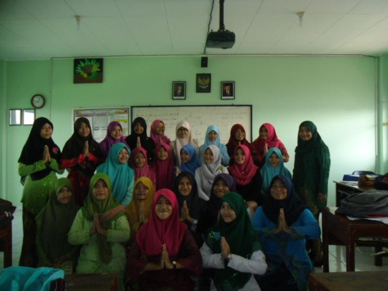 XDixtrois's tweet photo. #cewe#kartini#days http://t.co/QWA5V4nH24