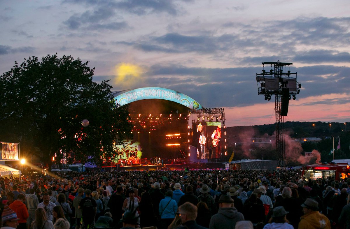 absoluteradio's tweet image. Now playing - Fleetwood Mac &amp;amp; Little Lies. Live at #IOW2015.

@OC #OC