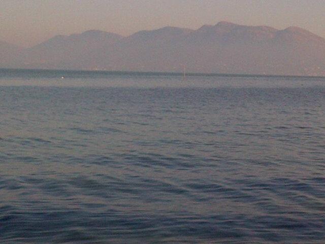 Game_Set_Love's tweet photo. Sitting lakeside, so beautiful ☀ ☺ http://t.co/8eidXDeBnb