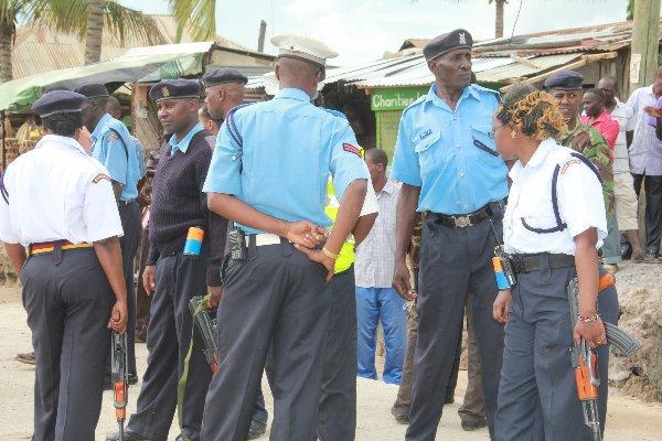 TheStarKenya's tweet image. Police demand pay rise, say housing and new cars won't increase morale
 ow.ly/OjKBE