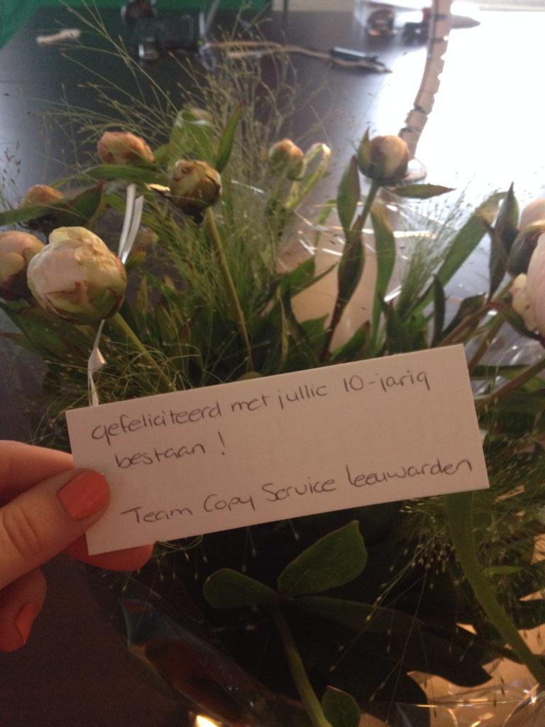 @ValentijnSneek ut is hier un see fan bloemen! We hewwe feul moaie boeketten kregen, su as dizze fan @CopyService058