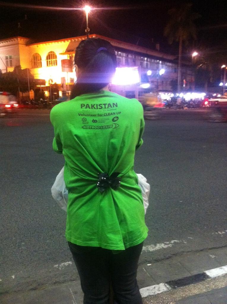 GPSbdg's tweet photo. #formasiPakistan turun tangan garuk sampah bareng komunitas sepeda di titik 0 KM #jogja. Semangat Juara. http://t.co/Vp6kp4DzMe