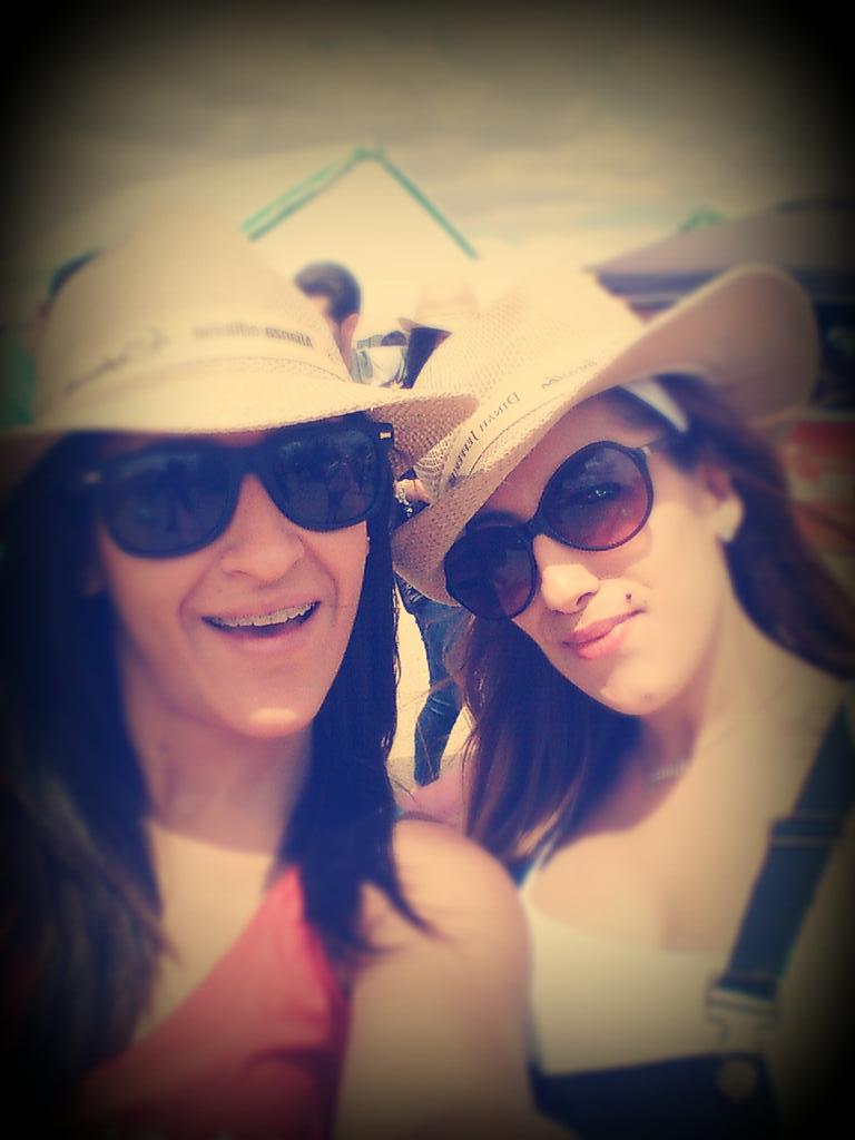Marta_lorente_t's tweet photo. #Domingos #Mañaneos #FiestasCoslada2015  con amigas como tu...las cosas salen mejor http://t.co/rNCxOW7GWA