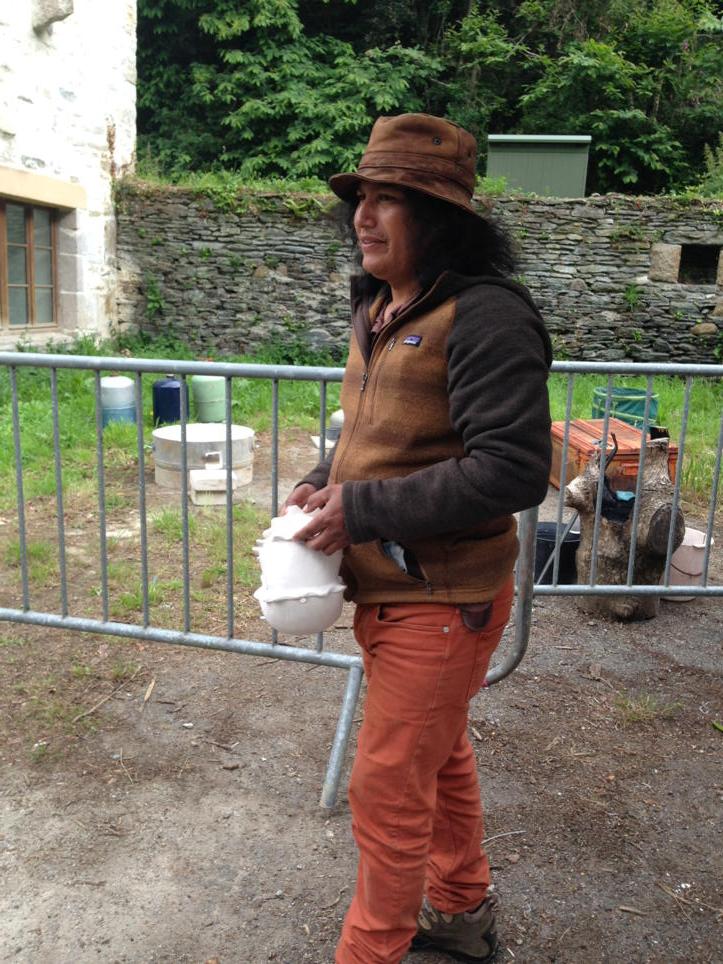 GillianHolt's tweet photo. Sergio Garcia preparing to do a raku firing yesterday. http://t.co/2I9QB1ELjT