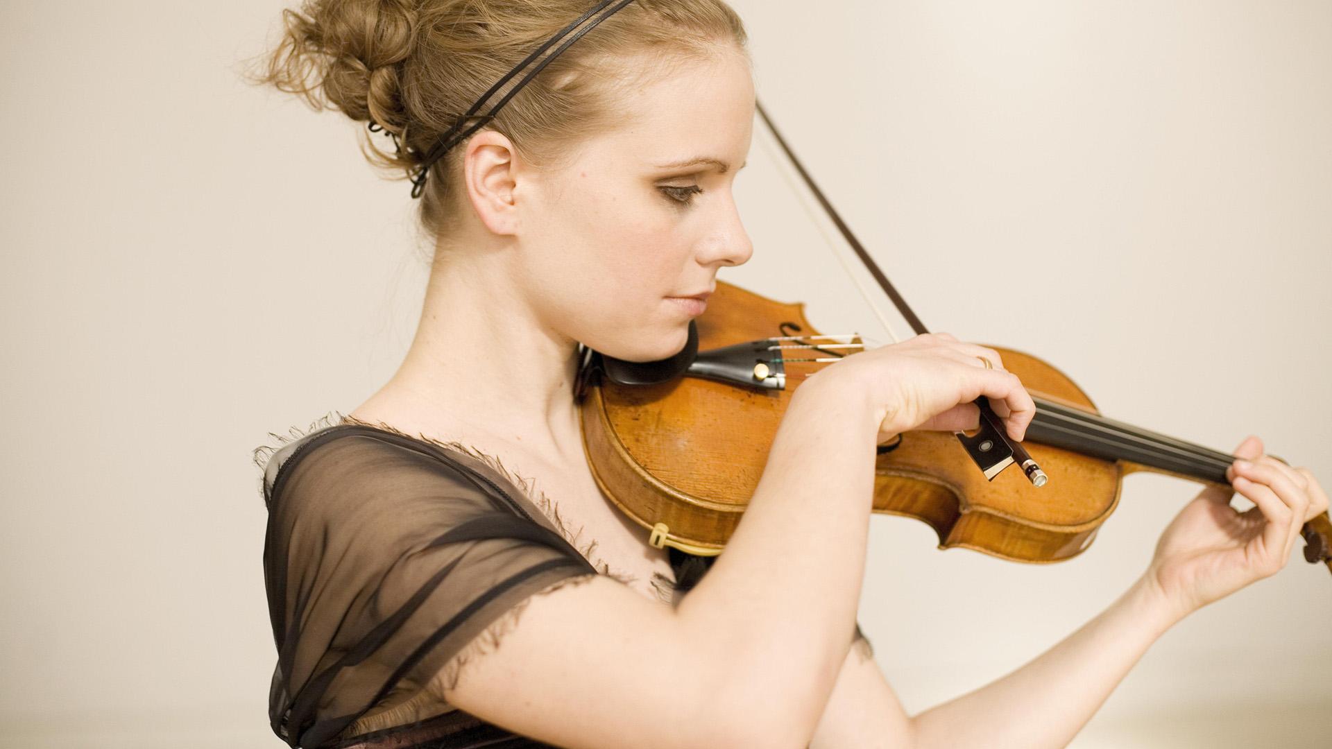 June 15, wish Happy Birthday to German classical violinist and pianist, Julia Fischer. 