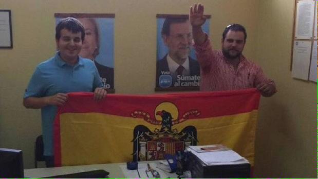 Sr_Dios's tweet photo. No digo que Zapata no deba dimitir, digo que antes deben hacerlo todos estos que nunca lo hicieron. #EsteEsZapata http://t.co/paSIECK9YM