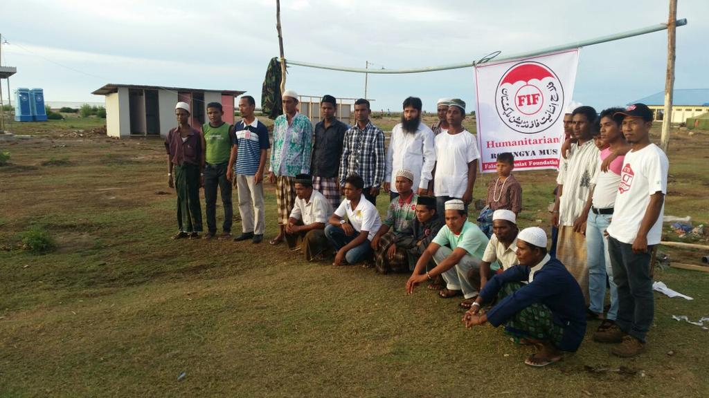 IamUsmanAQ's tweet photo. @FIFPakistan1 #SlavesOfAllah #ServingHumanity #BeyondBorders #FIFBeyondBorders
#RohingyaMuslims
#Indonesia http://t.co/YdVQ6POEXO