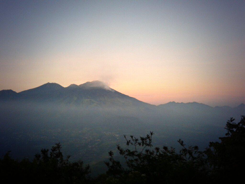 jajairja's tweet photo. Makasih sayang selalu berjalan di sampingku , selalu kasih semangat hingga akhirnya nyampe puncak  @Muhajir_Rasyad 😘 http://t.co/iiC8vBveWm