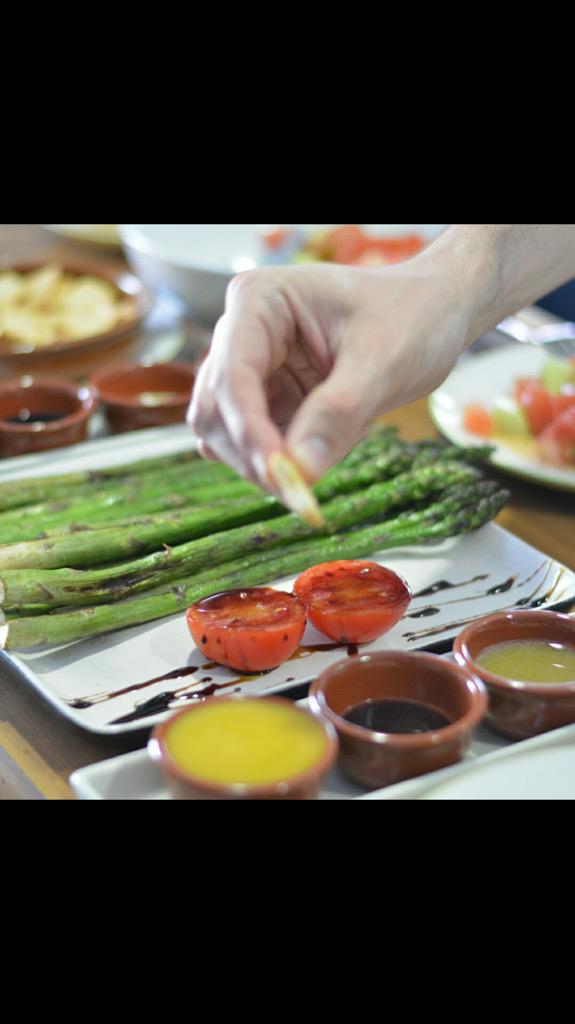 baralcaudon's tweet photo. Hosteleros que descansáis los lunes, venid a comer o cenar que nosotros os cuidamos! #LunesHostelero @CondondeJaen http://t.co/bXw9I5ZDpM