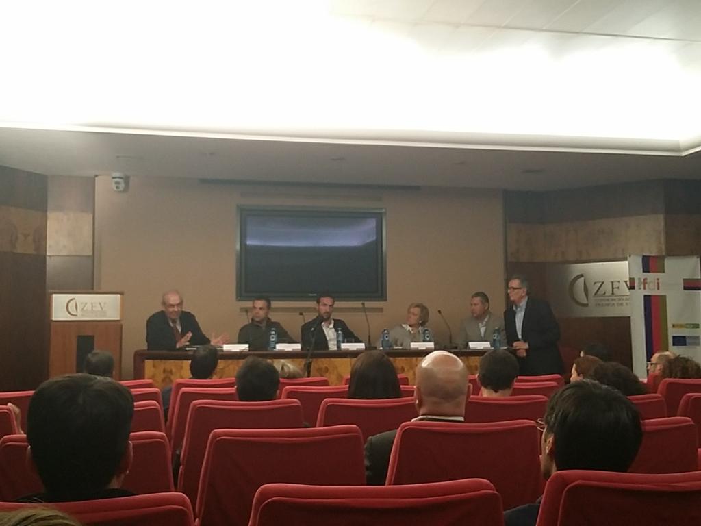 FDI_Vigo's tweet photo. @contactcomunic: "@FDI_Vigo nos ha dado las pautas para ser más competitivos" http://t.co/Lz29gUx75d