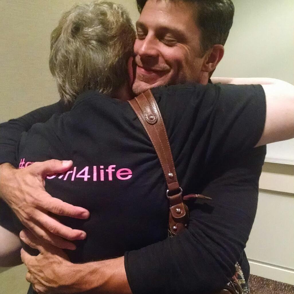  Happy birthday!! Hope you have a blessed day here\s a birthday hug      