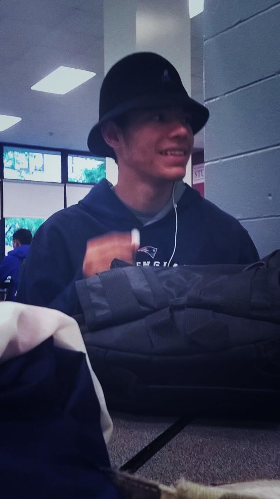 YoungSoulGaming's tweet photo. This kid with all his sweg http://t.co/cEUmAbENwN