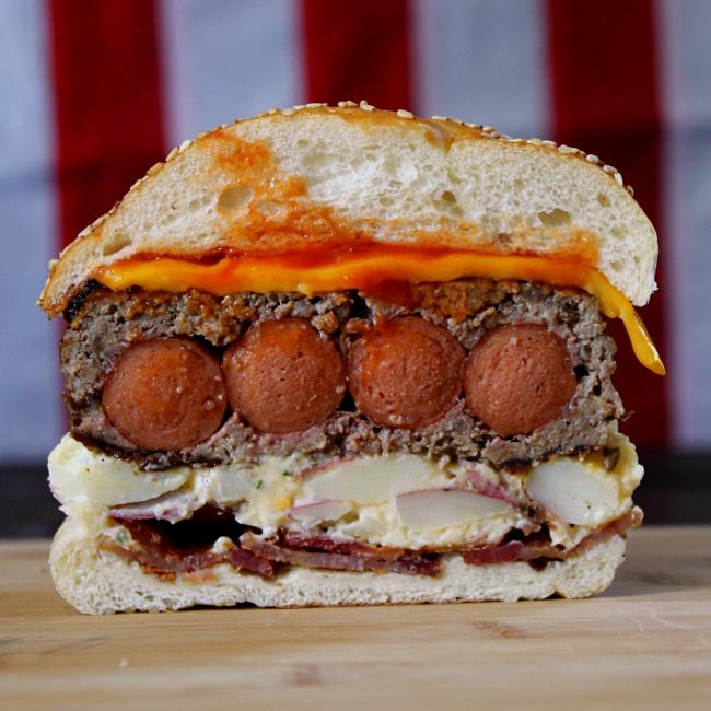 bosfeed's tweet image. .@thevulgarchef teams up with @roxysgrilledchz for a charitable #eatlikeshit event. bit.ly/1dFZAJY