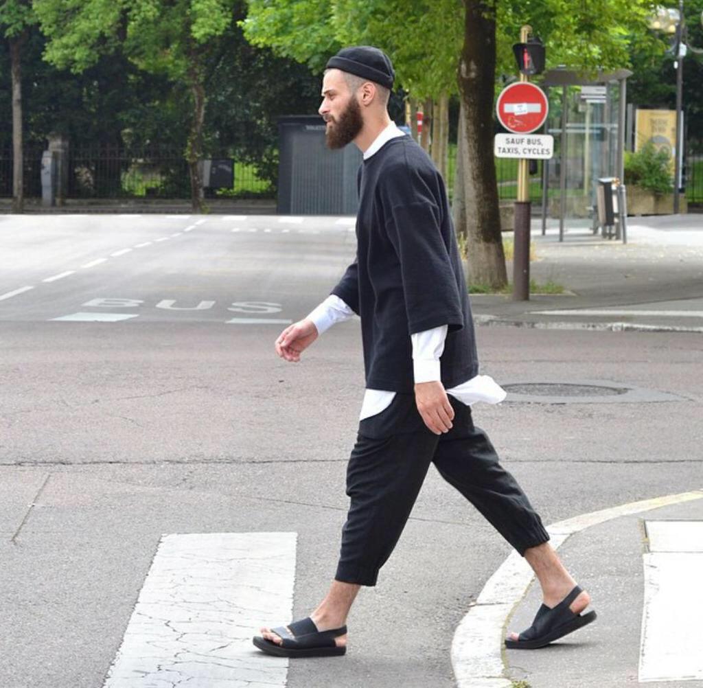 PositivePakstan's tweet image. I swear modern day men's fashion is inspired by Muslim men on their way to mosque 
😂😩😂