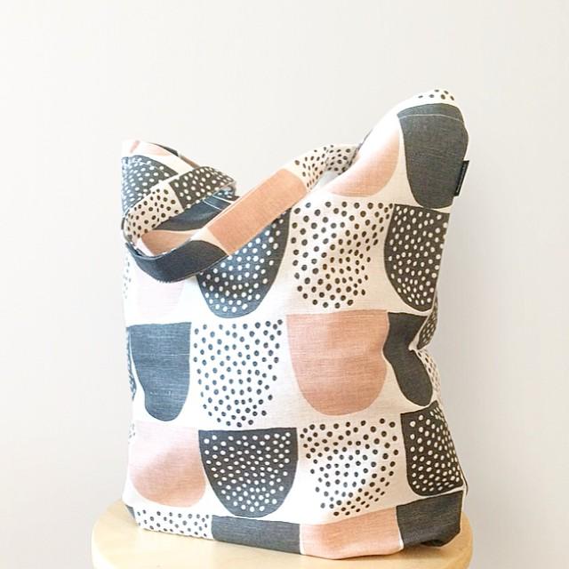 TenThingsStore's tweet image. The Sokeri tote bag. A perfect carryall for all your bits and pieces. bit.ly/1fckGAT #design #accessories