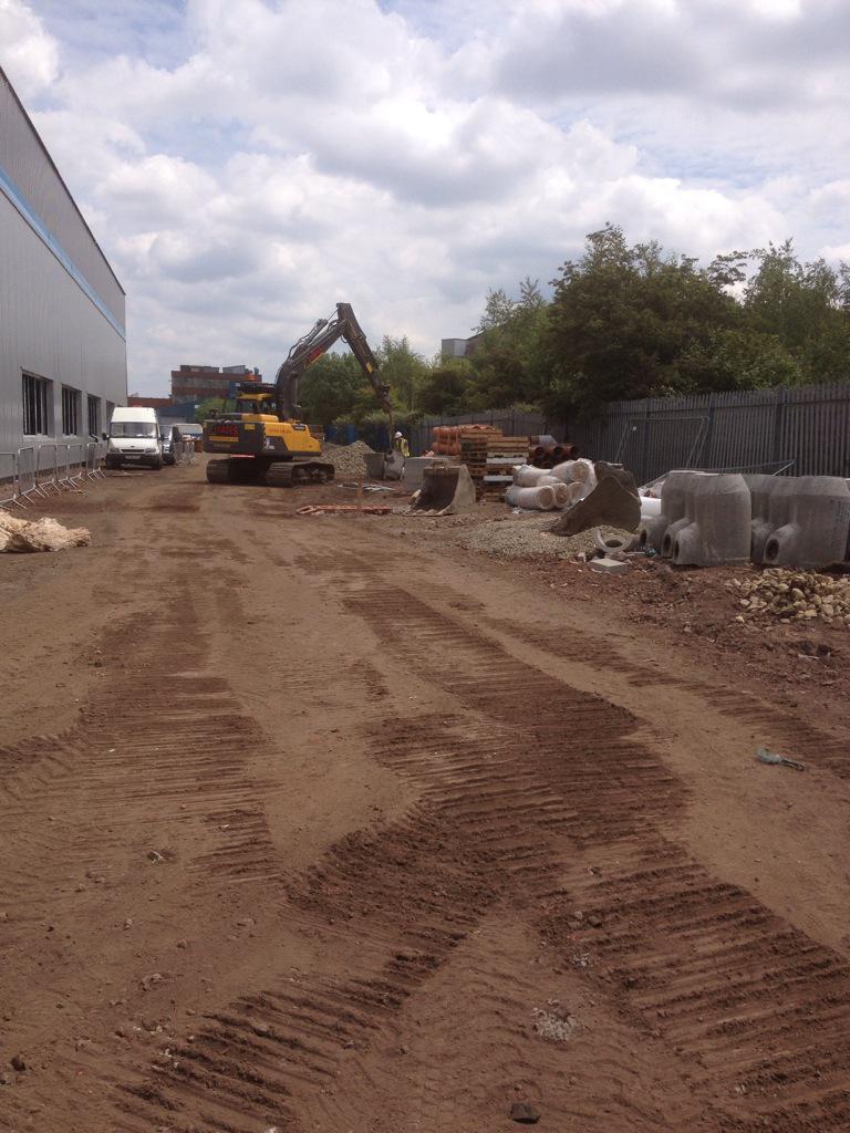 redlinedevelop1's tweet photo. New contract, access road #Kerbing, Deep #Drainage, prep for #Concrete base.. #Manchester ☀️
http://t.co/gf9OeH0CKa http://t.co/Nj01Rg6zY4