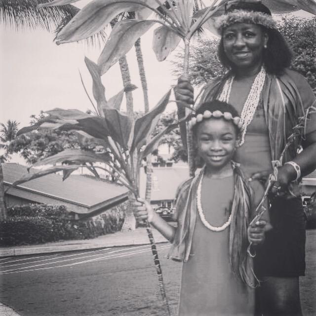 JASONIZUMI2's tweet photo. #Tiffanie and Linda ready to march in the #Kona #KingKamehameha parade Saturday #13June2015 #KuKiaiMauna #aoleTMT http://t.co/FrzWf563iZ