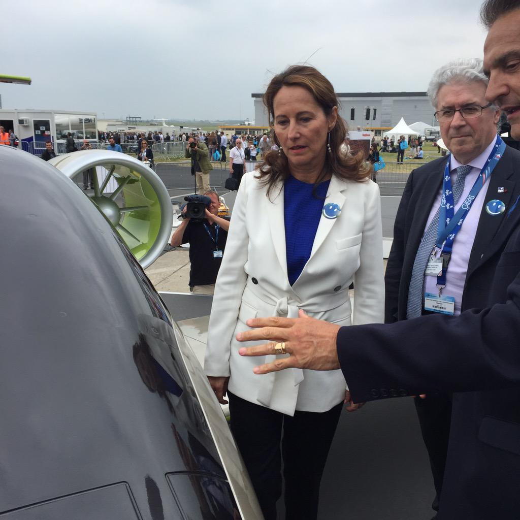 DGAC's tweet photo. L'avenir de l'avion électrique #efan2 @AirbusGroup présenté @RoyalSegolene @ecologiEnergie http://t.co/mzUP8sFPLe