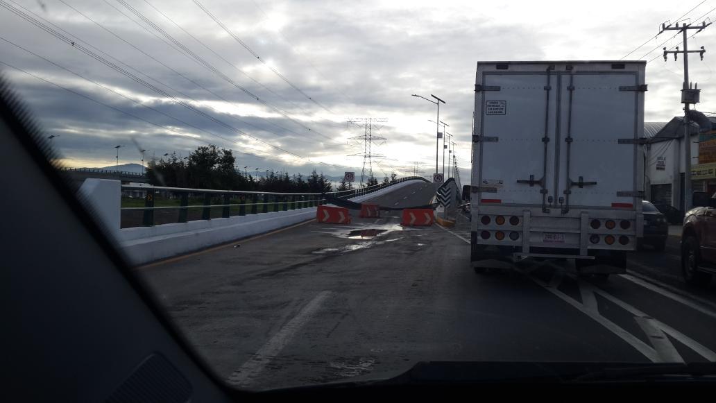 vicherrerav's tweet photo. Y el distribuidor vial aeropuerto en #metepec para cuando @eruviel_avila? Tiene meses listo!! O que le falta? http://t.co/CbpRGdEJcO