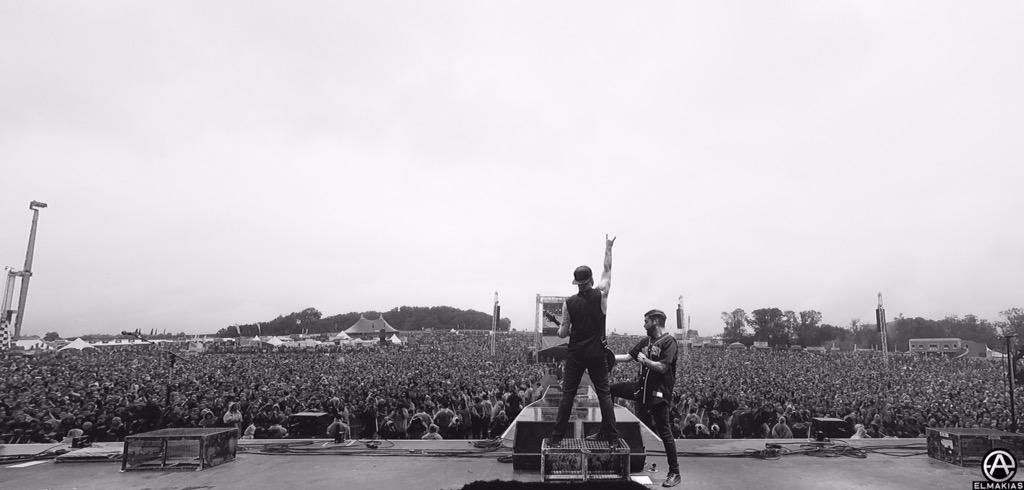 jeremymckinnon's tweet photo. It's not what it looks like! #Download2015 with @kevineffinskaff 📷: @elmakias http://t.co/iYwM4PfbiK