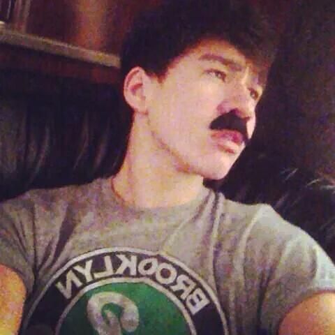 BurteaAna's tweet photo. #ReversePuberty @Calum5SOS http://t.co/blgFdkCJpe