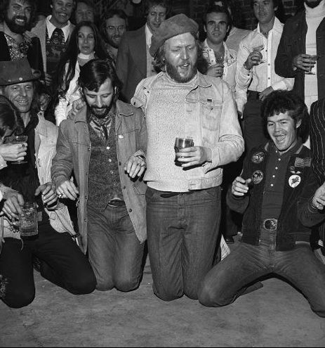 Happy Birthday to the Hollywood Vampire with the voice of an angel, Harry Nilsson, who would have been 74 today. 