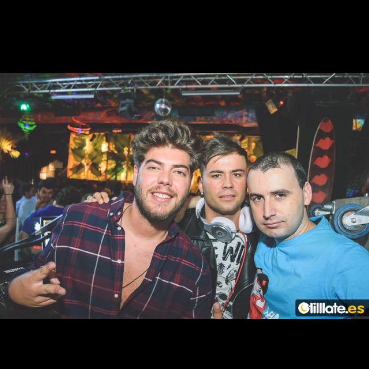 solo_ful's tweet photo. Buena musica en #mittyBeach (@DiscotecaCats_ ) con @DjWillyAlcocer, @DennisUko y Adrian Lozano 💿🎶🎉😎 #tilllate #beach http://t.co/BZDgbhEF1z