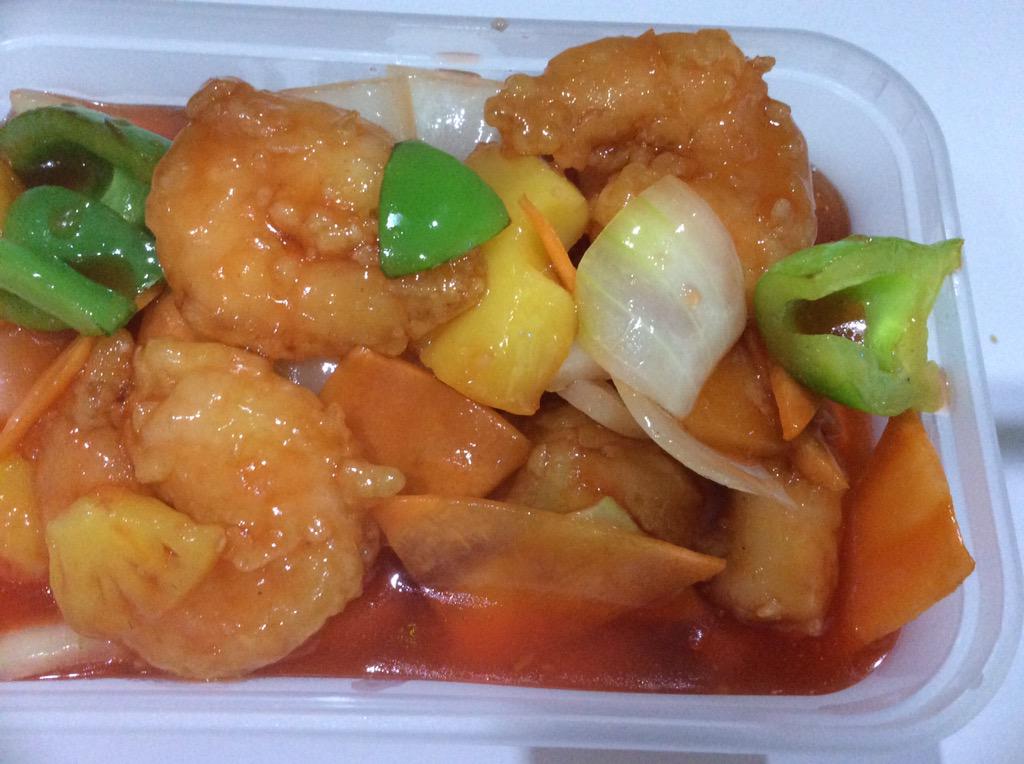 Chicken with garlic chilli sauce, and king prawns in sweet sour sauce! Delicious !