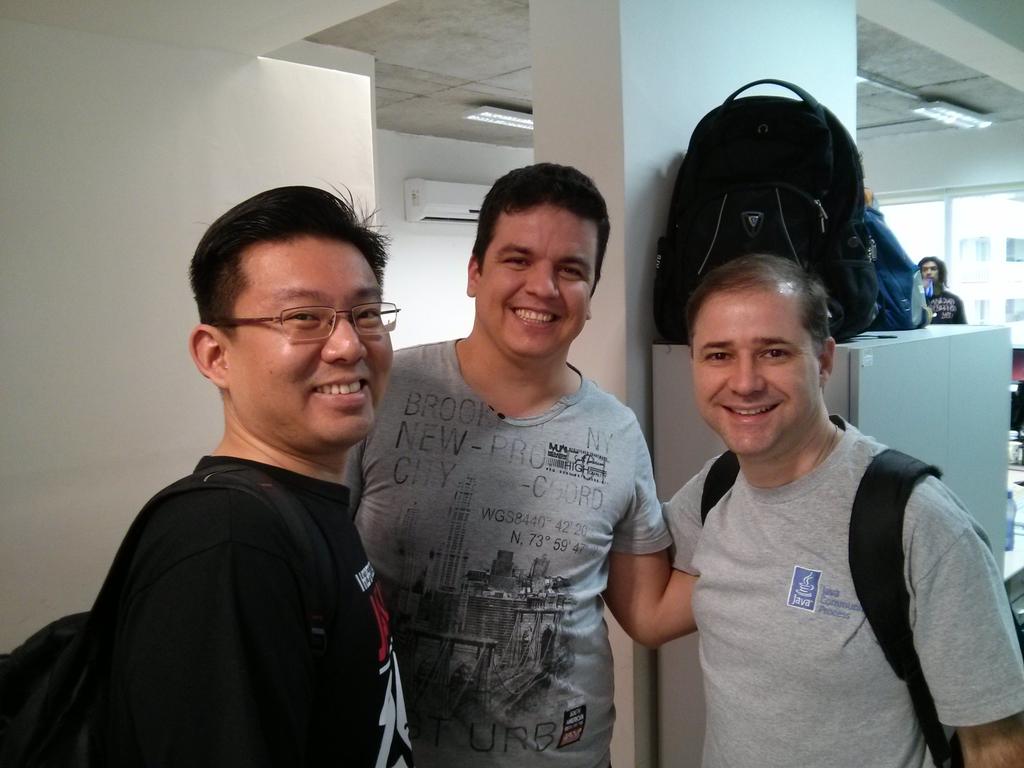 brjavaman's tweet photo. Com @cassio__sousa, na Accurate. Um dos nossos amigos da lista de DevOps http://t.co/hxteDFetgO #20diasdeJava http://t.co/NXmkHdYrKi