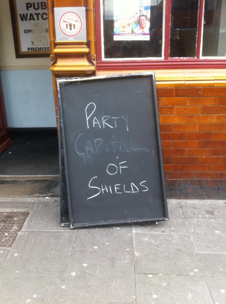 billherbert's tweet image. #Shields #SadSign This low budget #GameofThrones rip-off appears to be set in the NE: