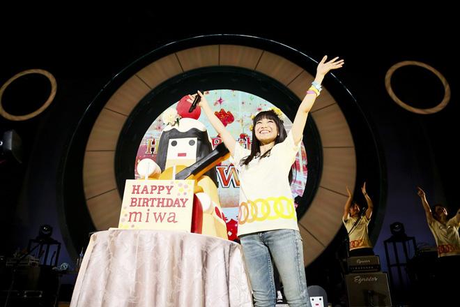 barks_news's tweet photo. 【ライブレポート】miwa25歳、横浜アリーナで大誕生日パーティ | #miwa生誕祭 #miwa25th生誕祭 #miwa | BARKS音楽ニュース http://t.co/4n3H6YvNPM #BARKS http://t.co/oni5NVDShb