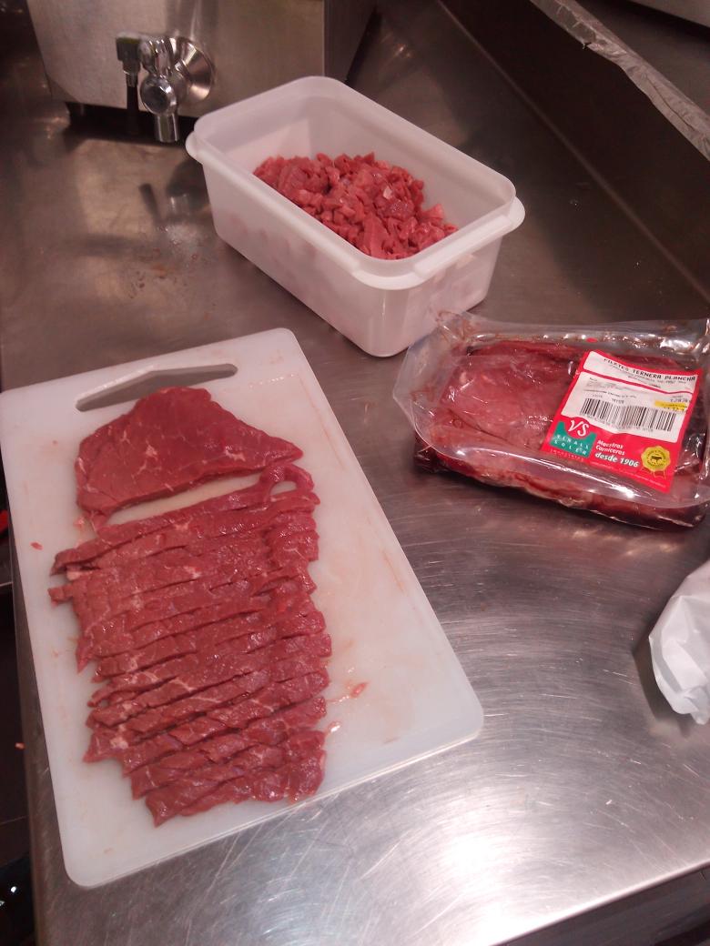 AncalaMary's tweet photo. Quieres conocer la carne que utilizamos para nuestro kebag?? http://t.co/tj4hXRi2wz
