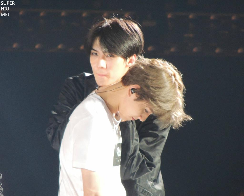 CHjN6dLUMAEzS7o.jpg:large