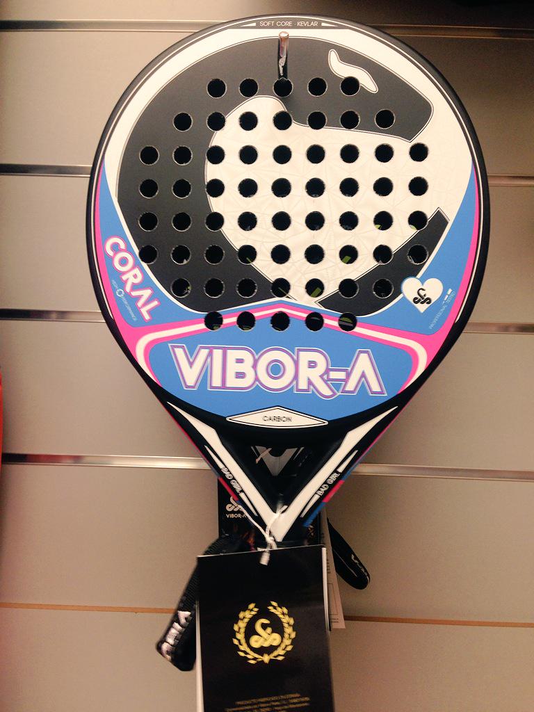 LaTiendadePadel's tweet photo. Nos encanta la Pala Víbora-A CORAL!! #badgirl #pureinstinct #itstimetoplay @viborapadel http://t.co/ZWnKuenVYH