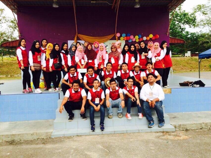 KOLEJKASTURI's tweet photo. Our first event for this sem collaboration with @KolejTunFatimah @kolejdwangi . Having a lot of fun with them. 😎😎😎 http://t.co/oqNDxp5Tqi