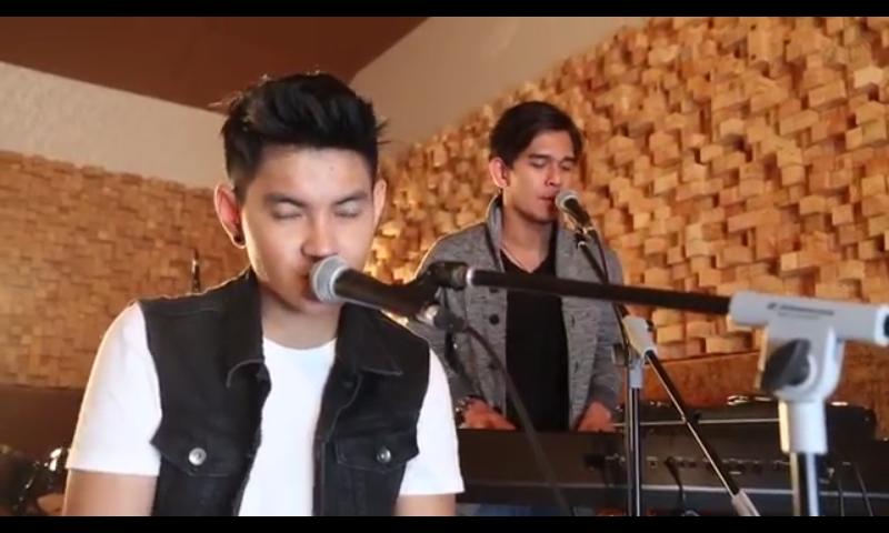 Anisa21_Adrea's tweet photo. @azofrangga @Adityajunas #MoveOn5 #Cover #NightChanges @onedirection cc; @OFC_MoveOners http://t.co/cDbfFvBeUZ