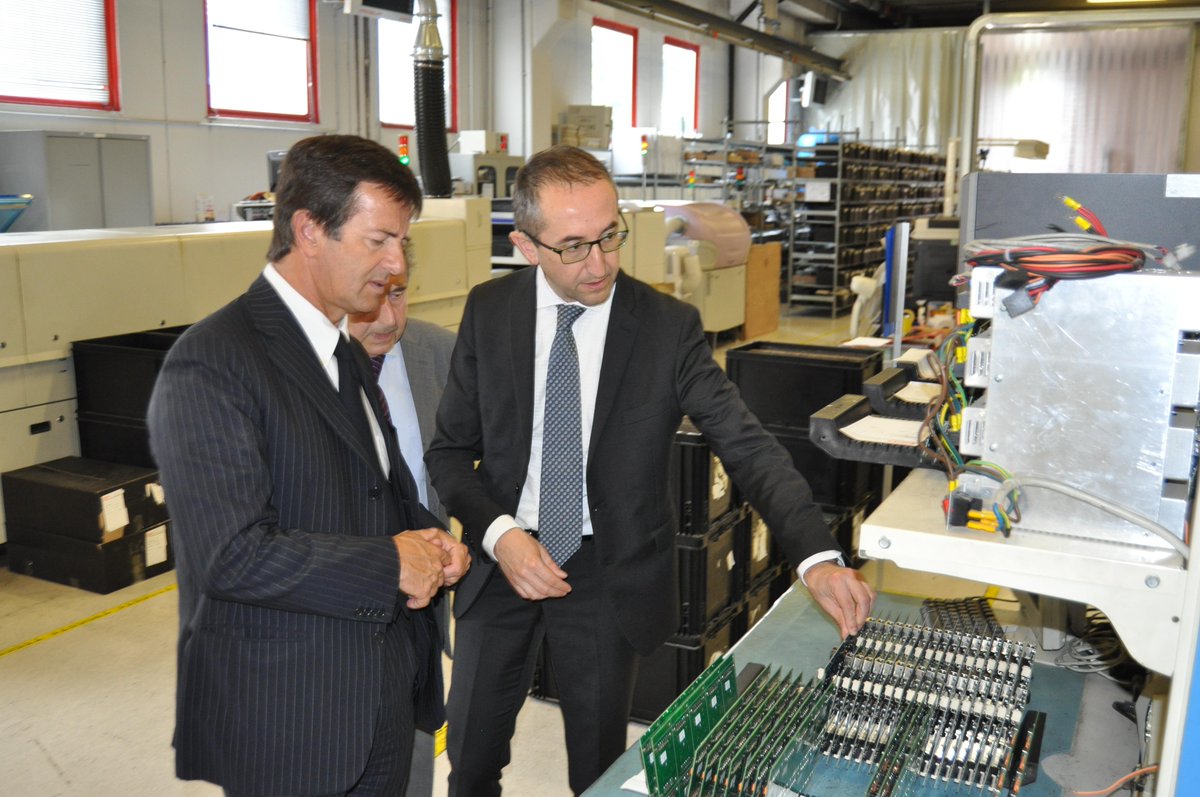 ComunediBergamo's tweet photo. @giorgio_gori in visita ad #aesys, l'azienda di #Seriate leader in #infomobilità. http://t.co/PBrT6stmh0