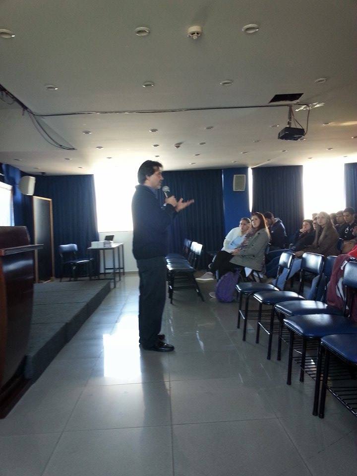 upacificoPY's tweet photo. Charla con la gente de @PronasidaPy 
Tema eje: VIH/SIDA
#MedicinaUP http://t.co/qV01gOxoZa