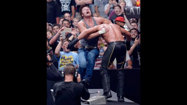 myloveisLUNATIC's tweet photo. Dean Ambrose Did Perfect
@TheDeanAmbrose Was Awesome
#LunaticFringe
#theunstable http://t.co/qEXWquHEIp